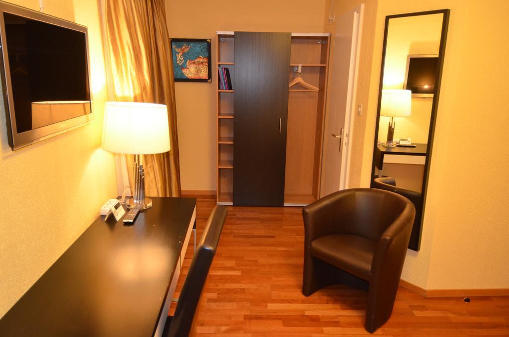 Beausite Hotel Crissier Room photo